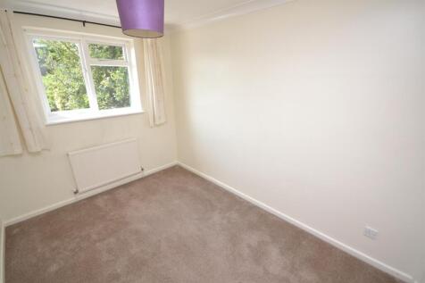Bedroom-002.JPG