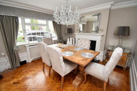 DINING ROOM.JPG