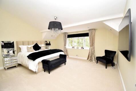 MASTER BEDROOM.JPG