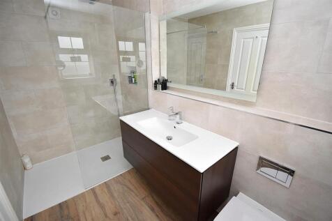 MASTER ENSUITE.JPG