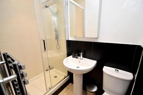 BEDROOM TWO ENSUITE.JPG