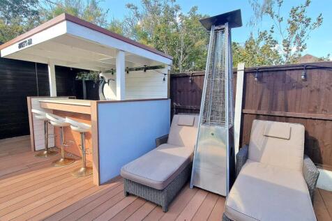 BAR AND LOUNGERS.jpg