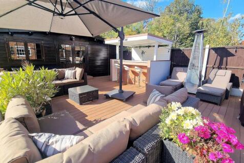 DECKING AREA TO GAMES ROOM.jpg