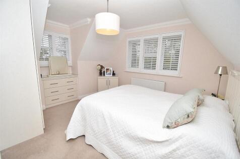 MASTER BEDROOM CLOSE.JPG