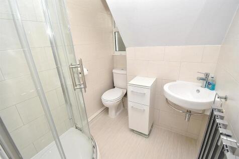 EN SUITE MASTER BEDROOM.JPG