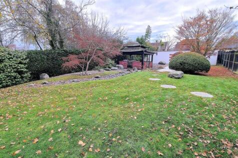 REAR OF GARDEN TO HOUSE.jpg