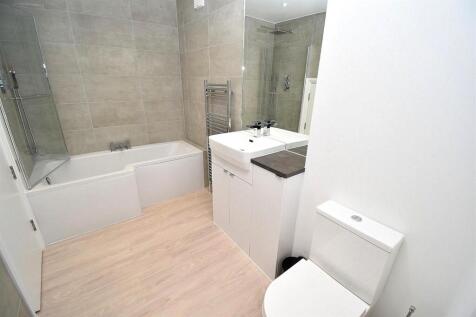 GROUND FLOOR BATHROOM.JPG