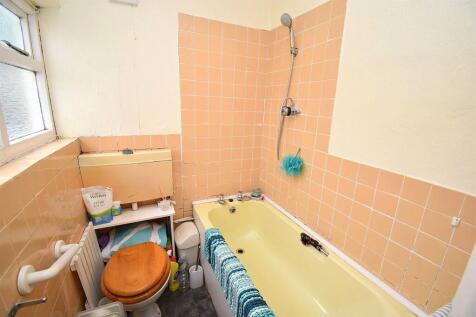 BATHROOM.JPG