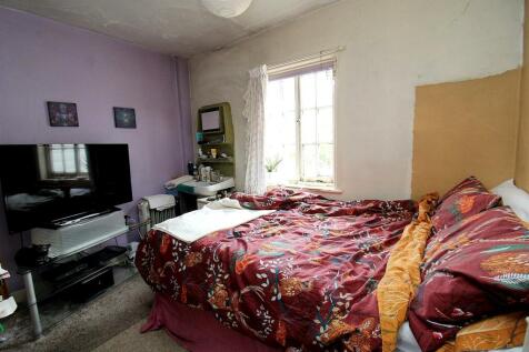 BEDROOM.JPG