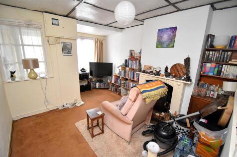 LOUNGE 1.JPG