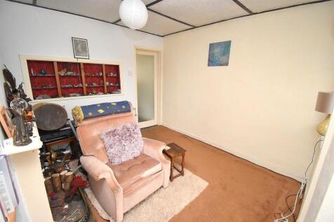 LOUNGE 4.JPG