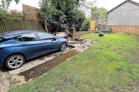 REAR GARDEN 2.jpg