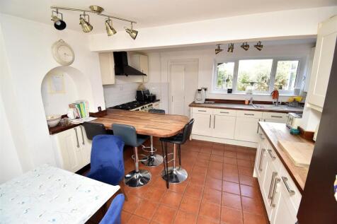 Kitchen2.JPG
