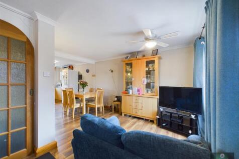 CAM02202G0-PR0497-STILL009.jpg