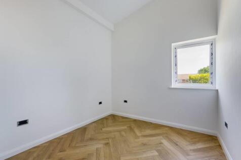 flat 10 bedroom1.jpg