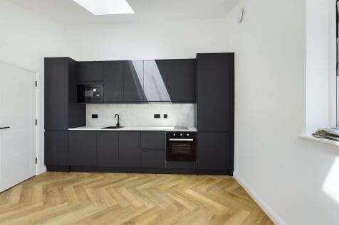 flat 10 kitchen.jpg