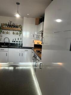Kitchen 2.jpg