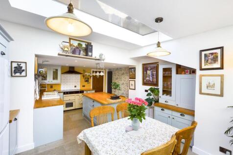 Kitchen/Dining Family Room
