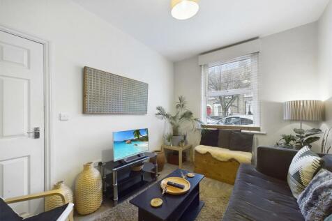 CAM01358G0-PR0077-STILL016.jpg