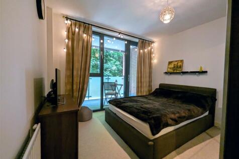 Bedroom 1.jpg