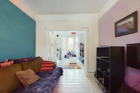 CAM01358G0-PR0105-STILL009.jpg