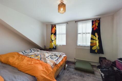 CAM01358G0-PR0105-STILL036.jpg