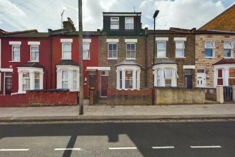 CAM01358G0-PR0105-STILL038.jpg