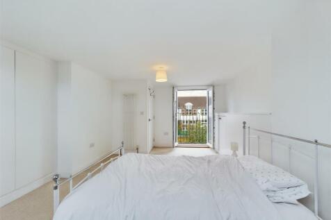 CAM01358G0-PR0115-STILL028.jpg