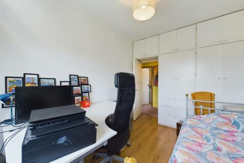 CAM01358G0-PR0112-STILL026.jpg