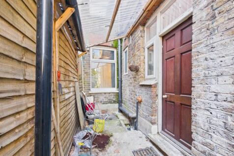 CAM01358G0-PR0134-STILL027.jpg