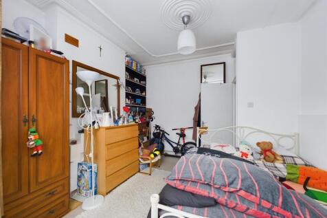 CAM01358G0-PR0129-STILL004.jpg