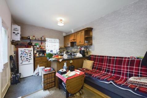 CAM01358G0-PR0129-STILL015.jpg
