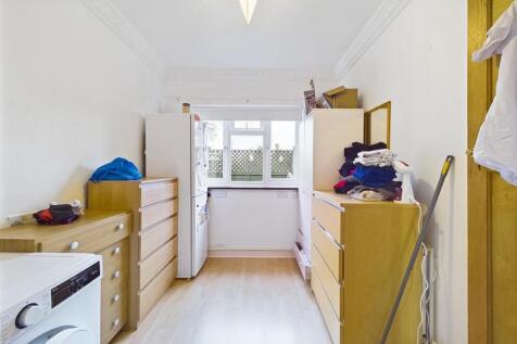 CAM01358G0-PR0130-STILL011.jpg