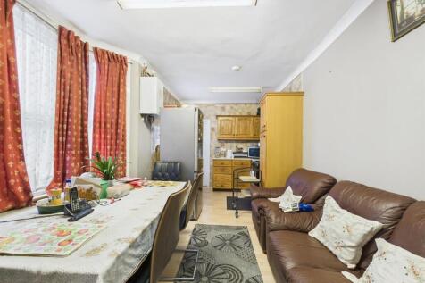 CAM01358G0-PR0137-STILL006.jpg