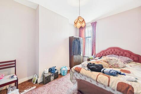 CAM01358G0-PR0137-STILL012.jpg