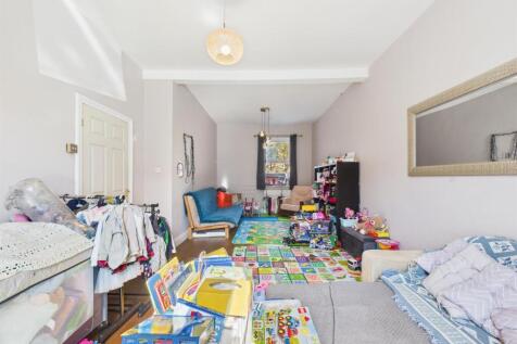 CAM01358G0-PR0146-STILL003.jpg