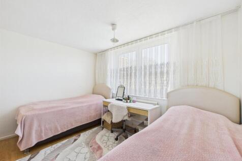 CAM01358G0-PR0147-STILL020.jpg