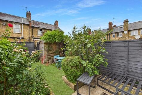 CAM01358G0-PR0158-STILL030.jpg