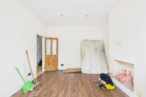 CAM01358G0-PR0160-STILL009.jpg