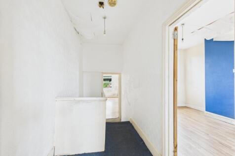 CAM01358G0-PR0160-STILL024.jpg