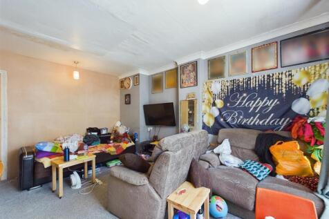 CAM01358G0-PR0037-STILL010.jpg
