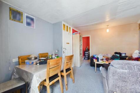 CAM01358G0-PR0037-STILL013.jpg