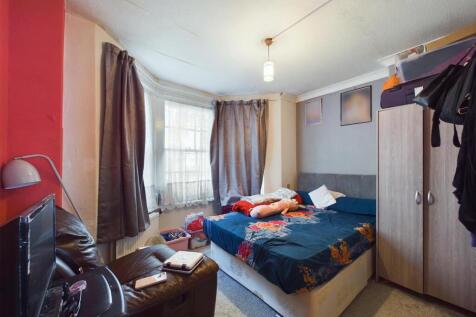CAM01358G0-PR0037-STILL014.jpg