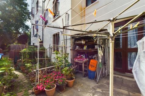 CAM01358G0-PR0037-STILL018.jpg