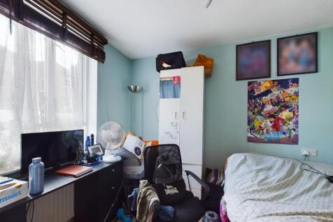 CAM01358G0-PR0037-STILL033.jpg