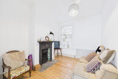CAM01358G0-PR0176-STILL006.jpg