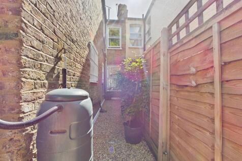 CAM01358G0-PR0176-STILL039.jpg