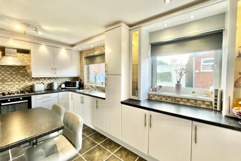 Breakfasting Kitchen