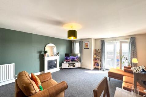 Lounge/Dining Area