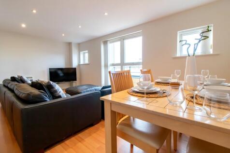 Lounge/Dining 2